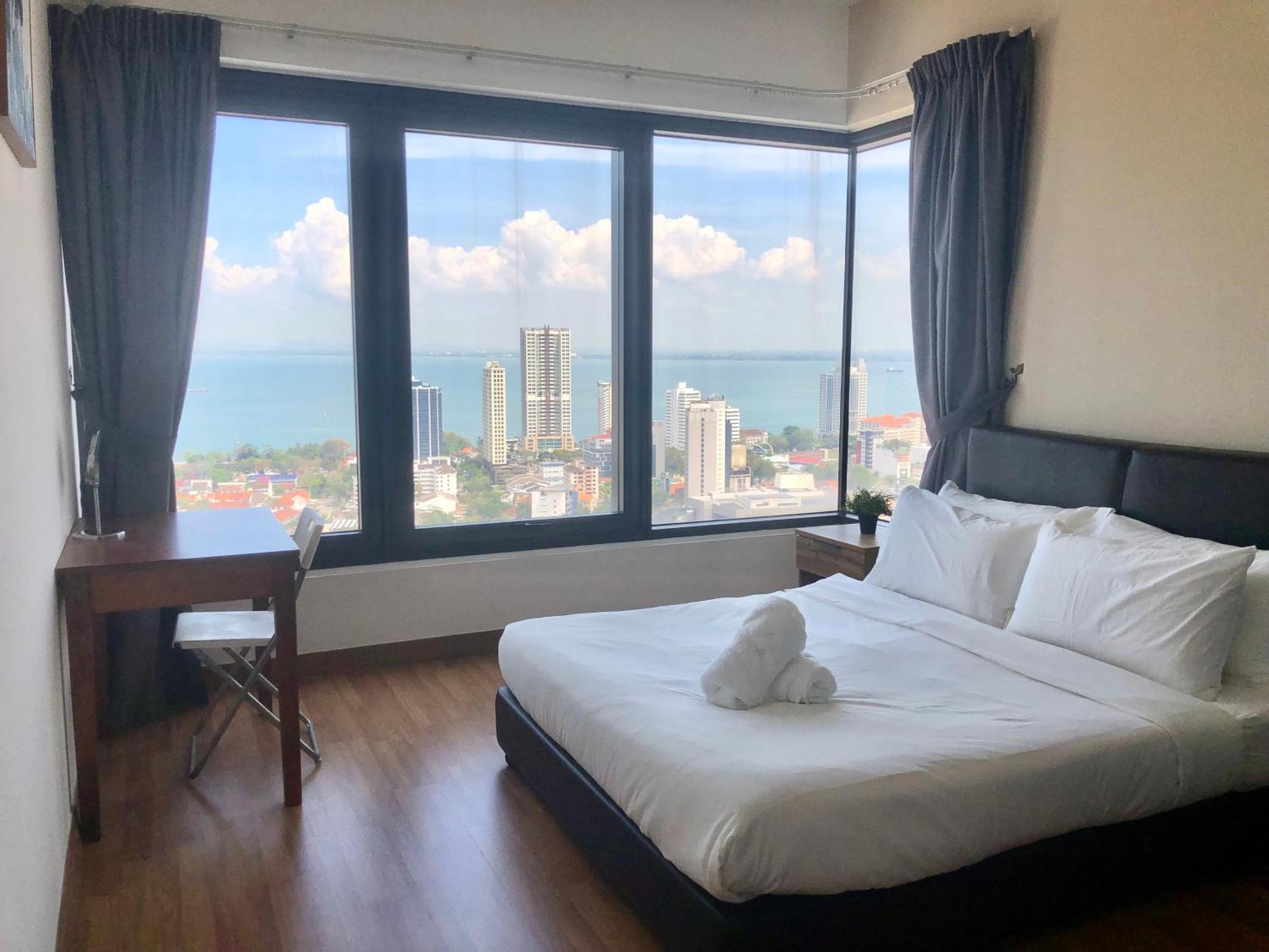 Tropicana 218 Macalister Netflix Unit By Blue Sky Holidays George Town Exterior foto